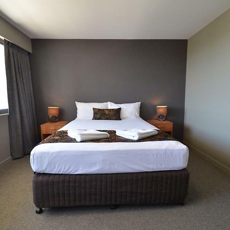 Gladstone Reef Hotel Motel מראה חיצוני תמונה