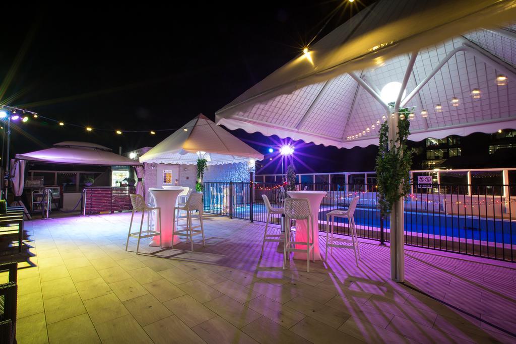 Gladstone Reef Hotel Motel מראה חיצוני תמונה