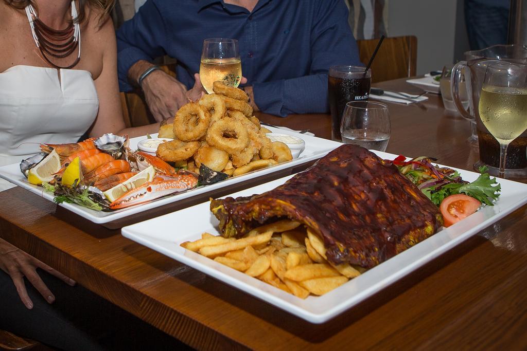 Gladstone Reef Hotel Motel מראה חיצוני תמונה