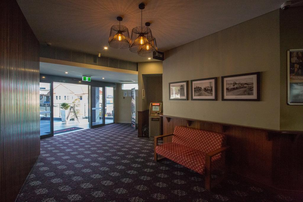 Gladstone Reef Hotel Motel מראה חיצוני תמונה