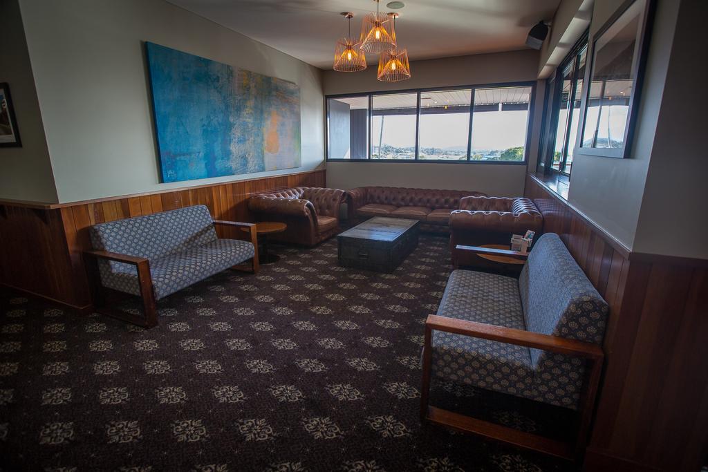 Gladstone Reef Hotel Motel מראה חיצוני תמונה